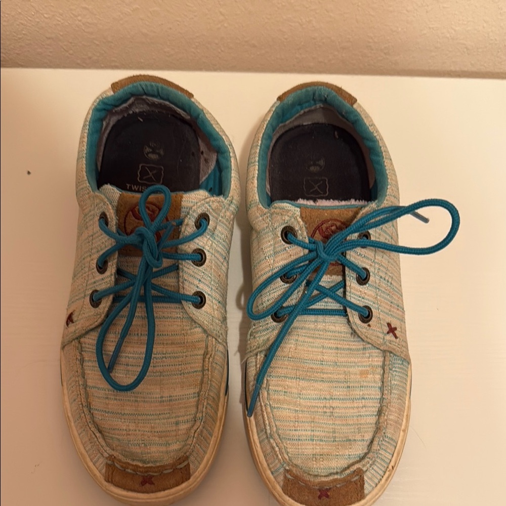 Twisted X Cream and Blue Sneakers with Classic Design